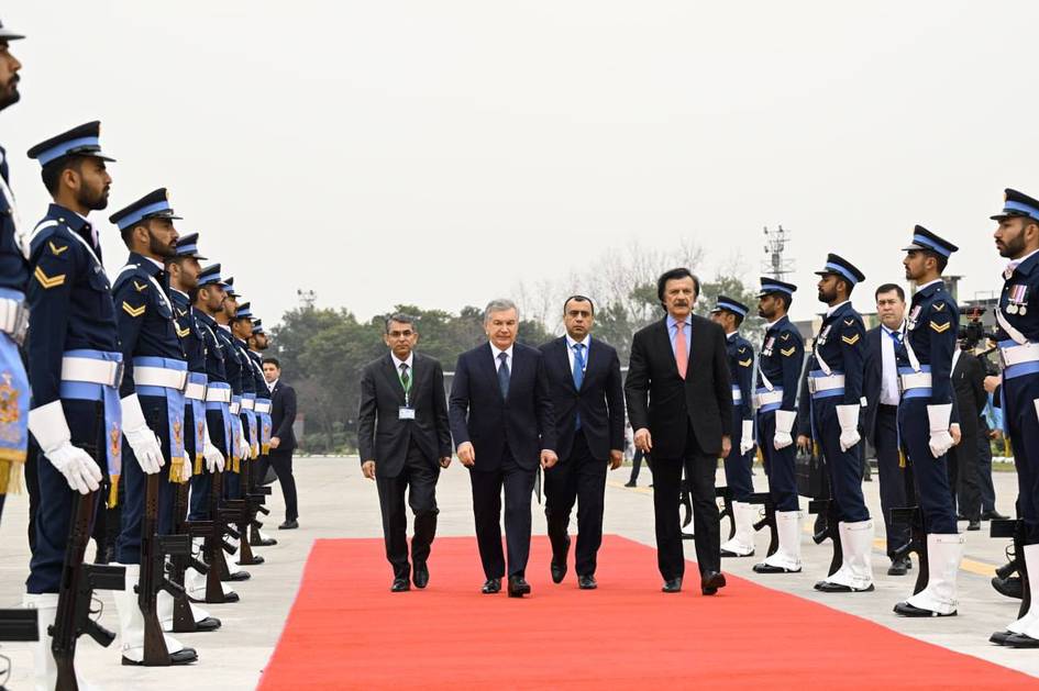 Shavkat Mirziyoyev Pokistonga tashrifini yakunlab, Toshkentga joʻnab ketdi